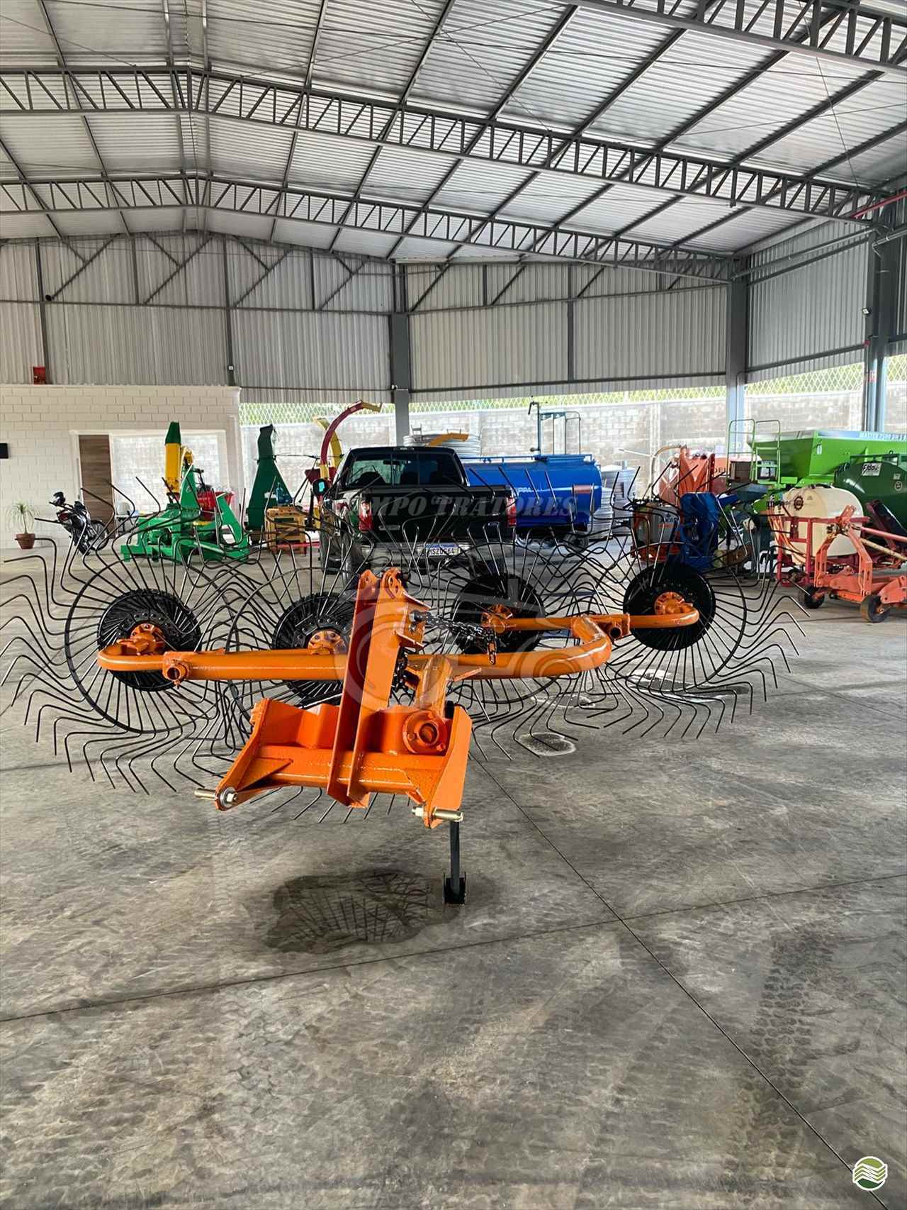 IMPLEMENTOS AGRICOLAS ENLEIRADOR ENLEIRADOR DE PALHA Campo Tratores SAO CARLOS SÃO PAULO SP